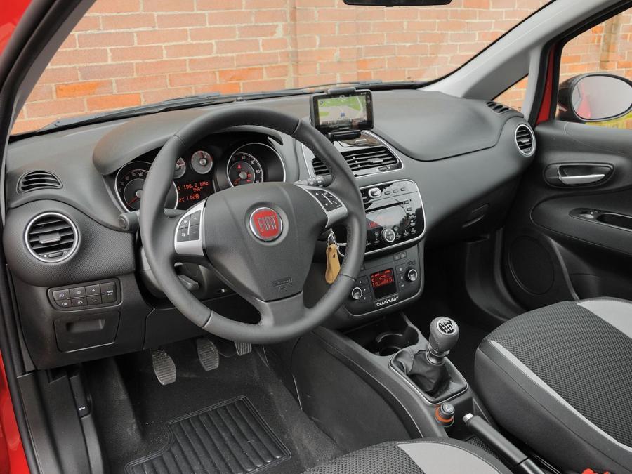  Fiat Punto TwinAir 3-Door 2012 года  (фото 13 из 16)